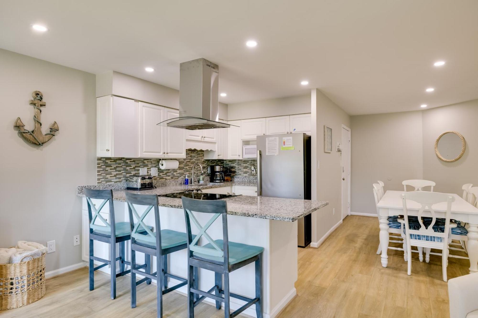 With Indoor Pool And Access! Apartment *