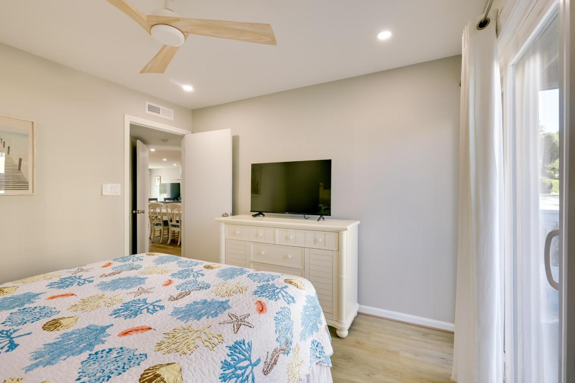 Apartment With Indoor Pool And Access!