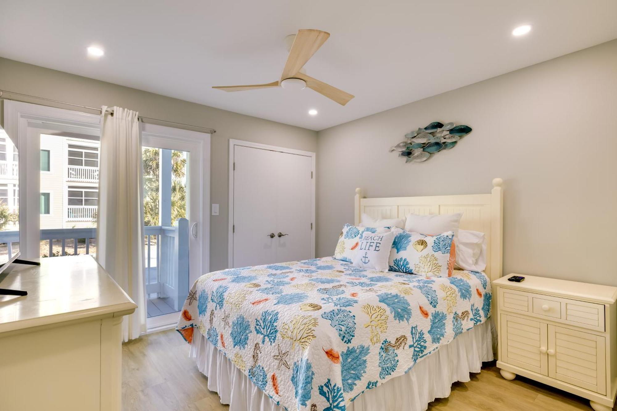 With Indoor Pool And Access! Emerald Isle